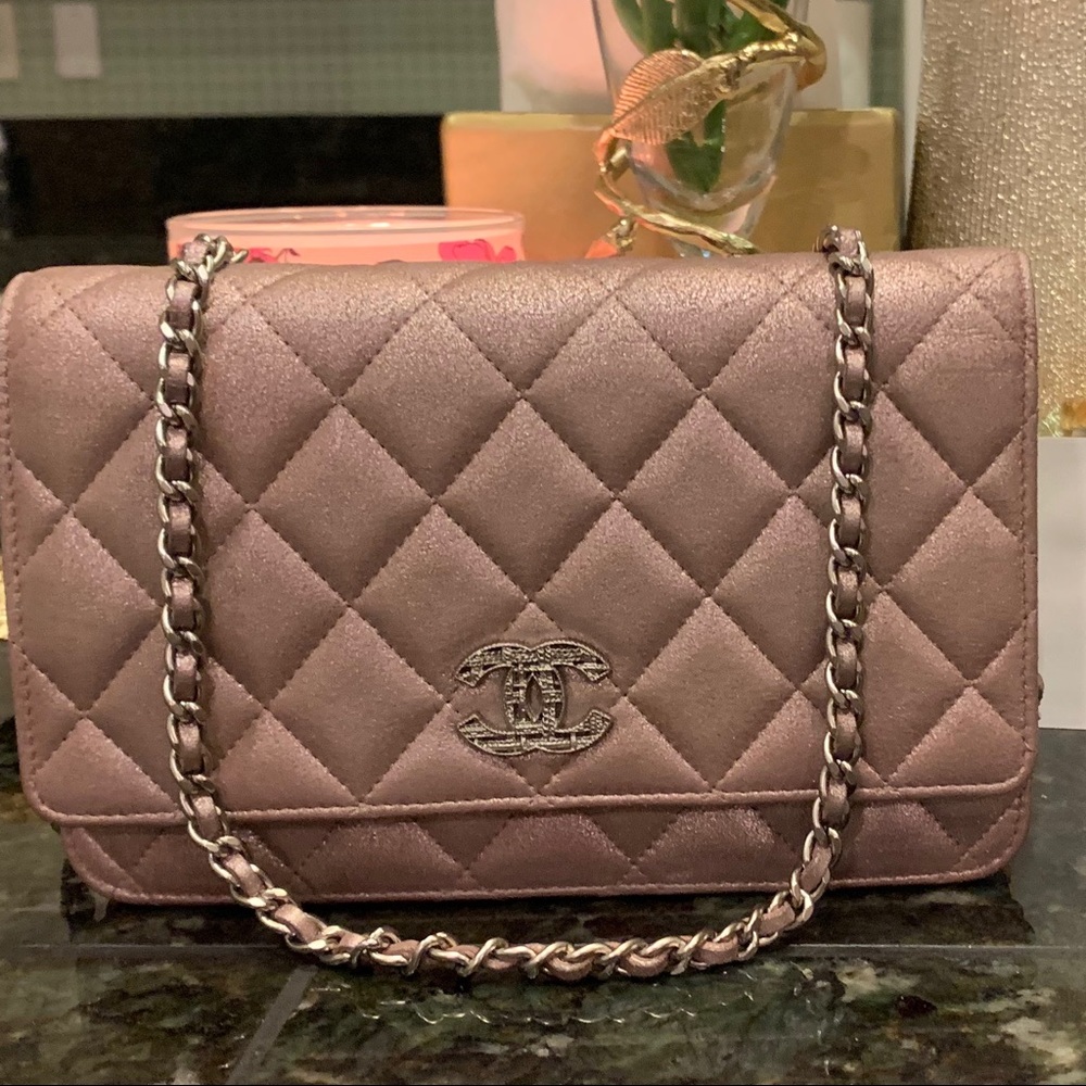 ❌SOLD❌Beautiful Chanel  iridescent rose gold Woc - Picture 4 of 12